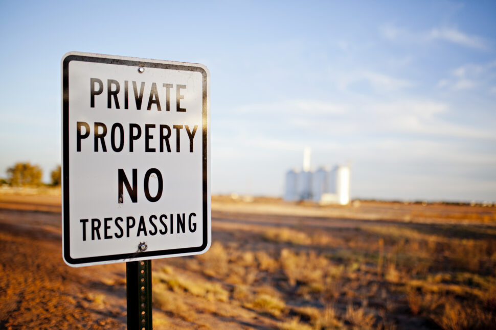 private property no trespassing